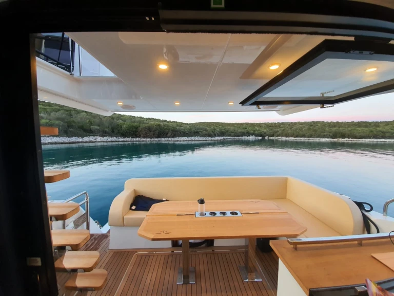 Yacht mit oder ohne Skipper Sealine mieten in Pula