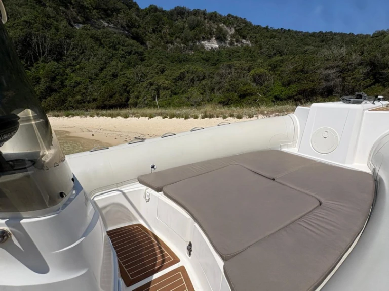 Ein Capelli Tempest 770 mieten in Bonifacio