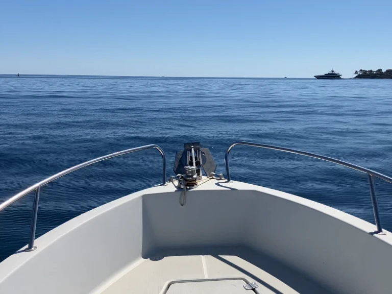 Motorboot mit oder ohne Skipper Jeanneau mieten in Frankreich