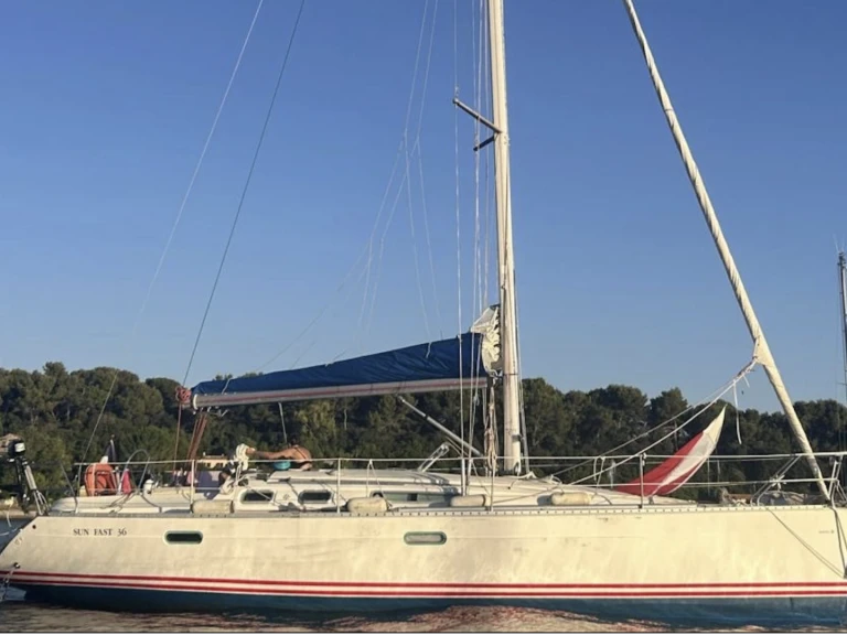 Ein Jeanneau Sun Fast 36 mieten in Hyères