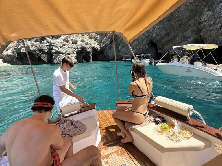 Boot mieten Capri günstig 8,50 GOZZO