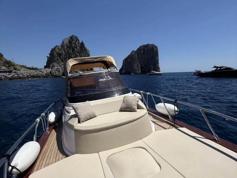 Motorboot mit oder ohne Skipper Mimi mieten in Capri