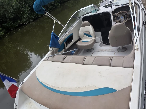 Motorboot mit oder ohne Skipper Four Winns mieten in Armentières