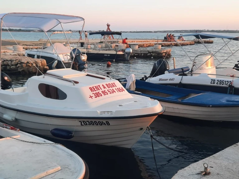 Motorboot mit oder ohne Skipper Adria 500m sport mieten in Vrsi