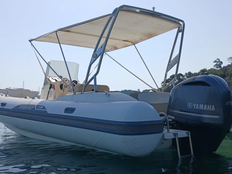 Boot mieten Hyères günstig Capelli 770 Luxe