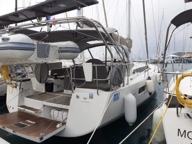 YachtCharter in Le Marin - Jeanneau Sun Odyssey 440 auf SamBoat