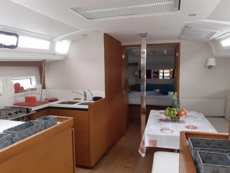 Ein Jeanneau Sun Odyssey 440 mieten in Le Marin