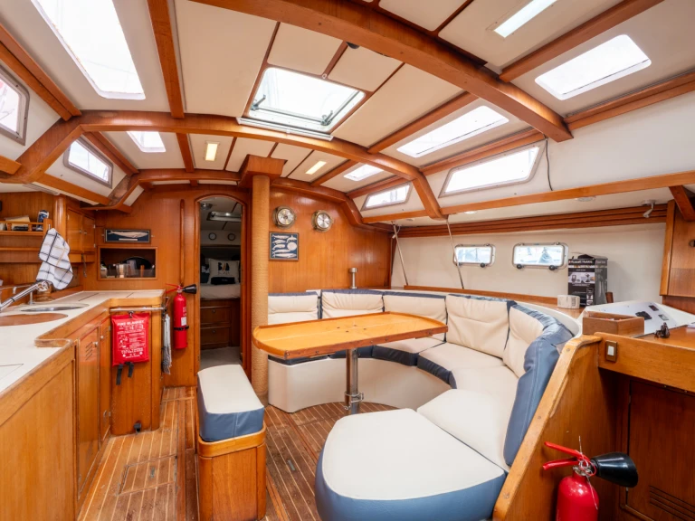 Ein Jeanneau Sun Odyssey 42 mieten in Combarro