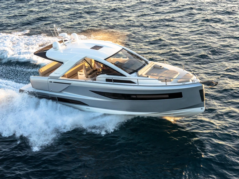 YachtCharter in Port Cogolin - Jeanneau DB 37 auf SamBoat