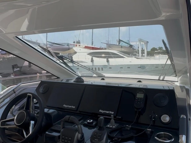 Ein Jeanneau DB 37 mieten in Port Cogolin