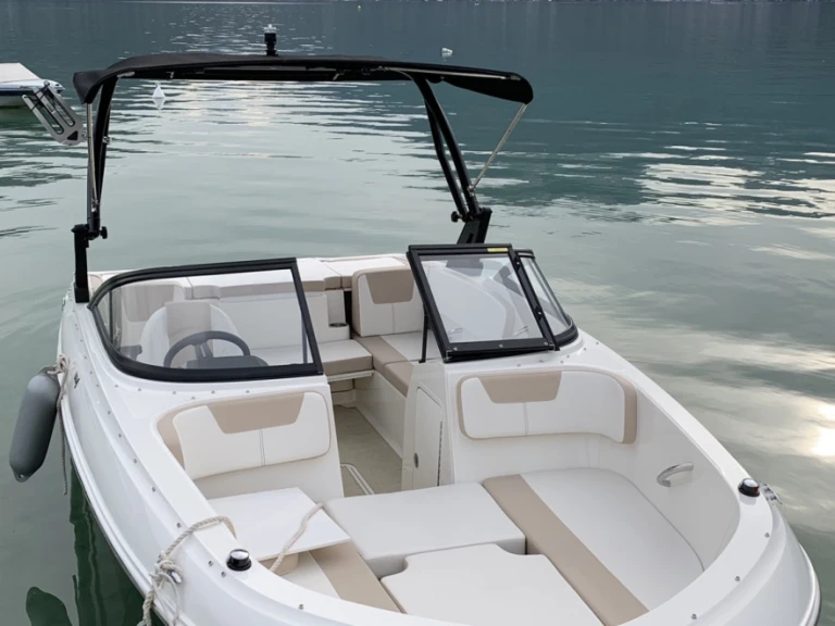 Bayliner VR4 mieten Annecy