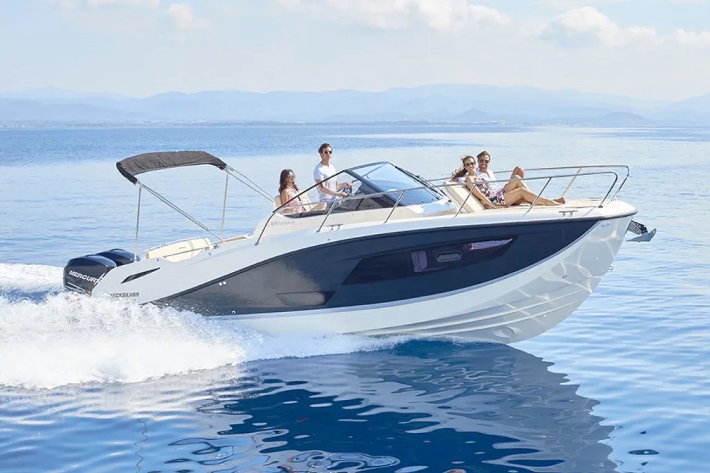 Ein Quicksilver Activ 875 Sundeck mieten in Marseille