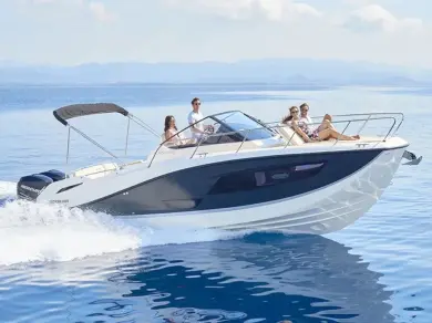 Ein Quicksilver Activ 875 Sundeck mieten in Marseille