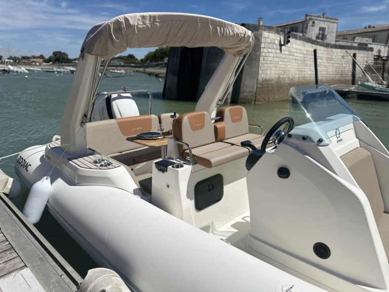 Ein Zodiac Medline 7.5 mieten in La Flotte