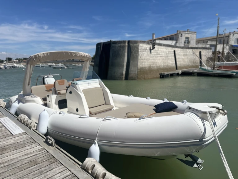 Bootsverleih Zodiac Medline 7.5 La Flotte Samboat