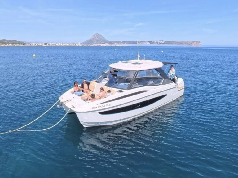 Ein Aquila Aquila 32 Sport mieten in Dénia