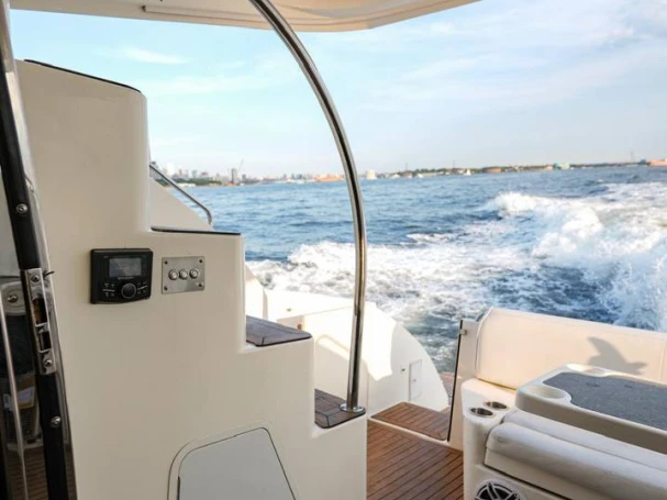 YachtCharter in New York (City) - Cruisers Yacht 447 auf SamBoat
