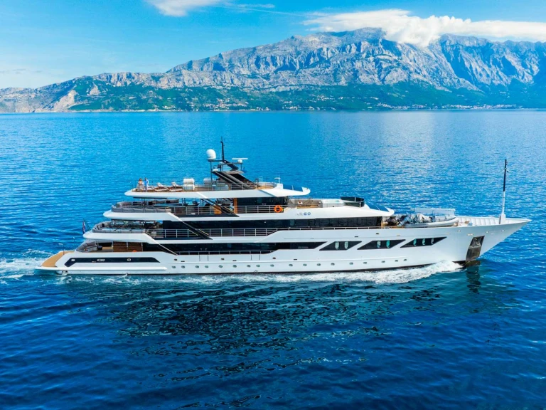 Vermietung Yacht Custom mit Führerschein