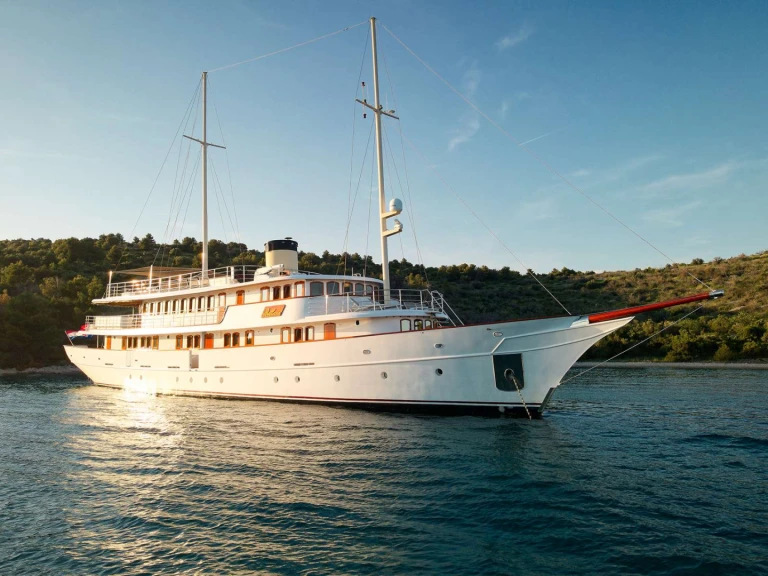 Vermietung Yacht Custom mit Führerschein