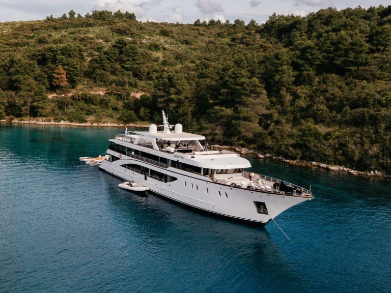 Ein Custom Cristal mieten in Split