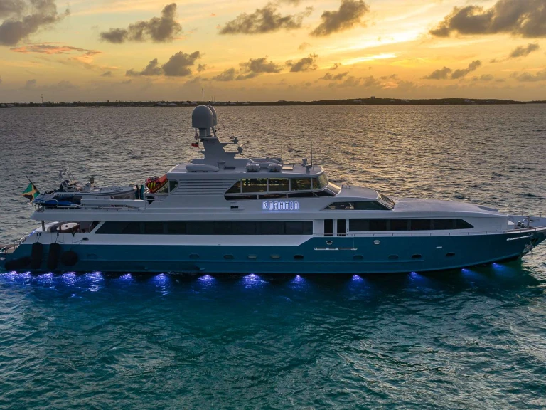 Ein Splendor KASHMIR mieten in Nassau