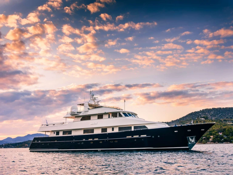 Heesen MAGIX mieten Piräus