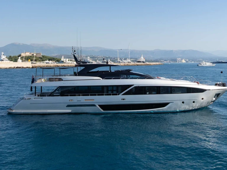 Vermietung Yacht Riva mit Führerschein