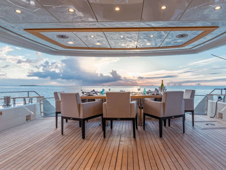 Ein MonteCarloYachts CIELO NERO mieten in Bahamas