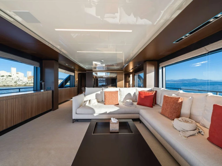 Ein Riva HP6 mieten in Antibes