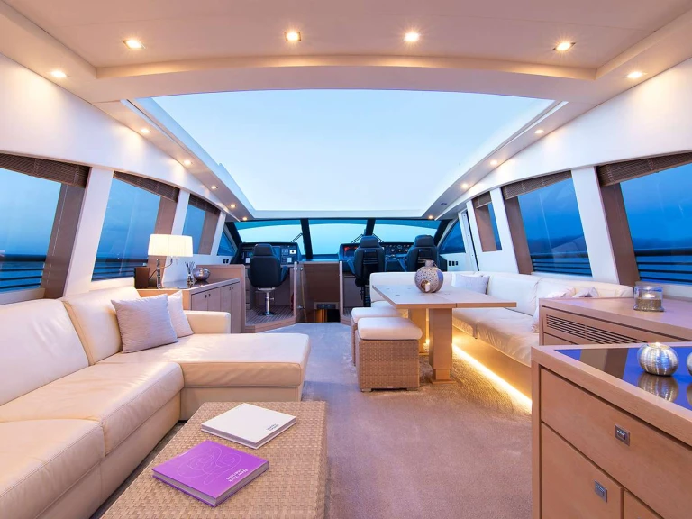 Vermietung Yacht Couach mit Führerschein