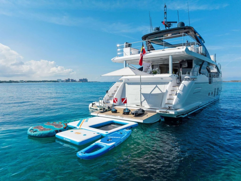 Ein Azimut Compass mieten in Bahamas