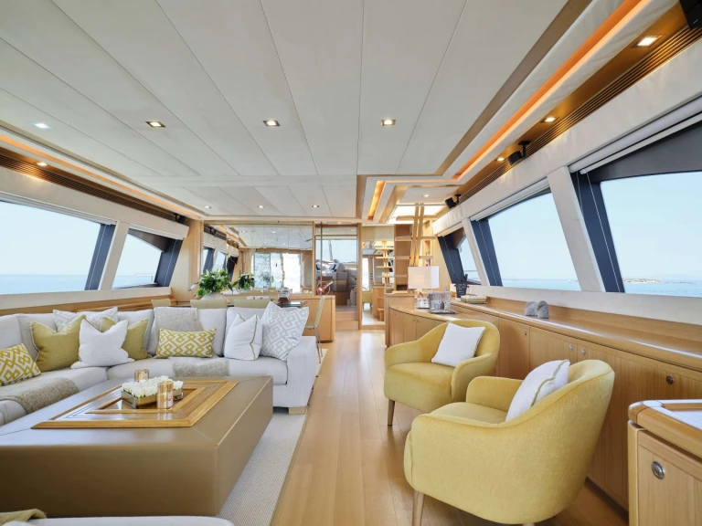 Ein Ferretti JULIE M mieten in Athen