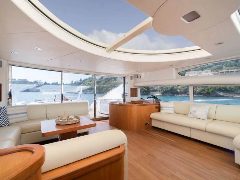 Ein Sunseeker PHOENIX mieten in Gouviá