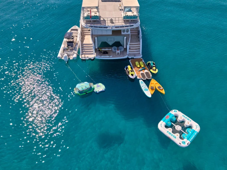 Vermietung Yacht Custom Power Cat mit Führerschein
