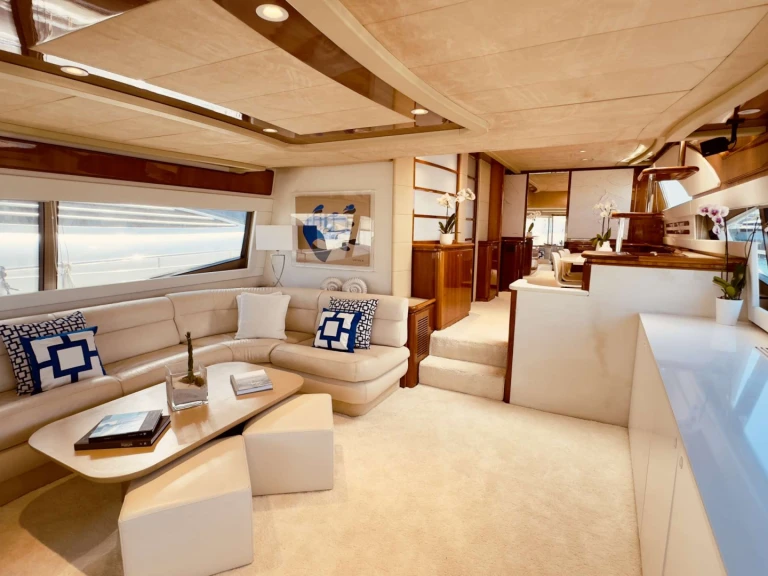 Vermietung Yacht Ferretti mit Führerschein