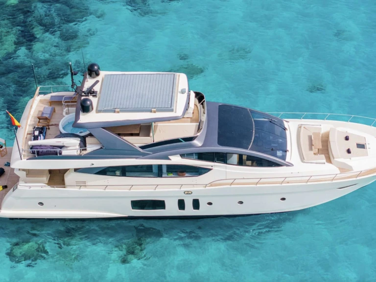 Ein Astondoa BISCAYNE mieten in Ibiza