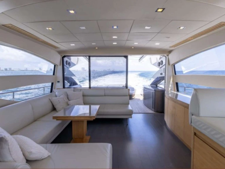 Bootsverleih Pershing Wind Miami Samboat