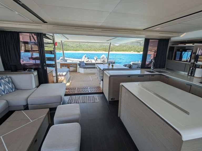 Ein Fountaine Pajot INSPIRANTE mieten in Neapel