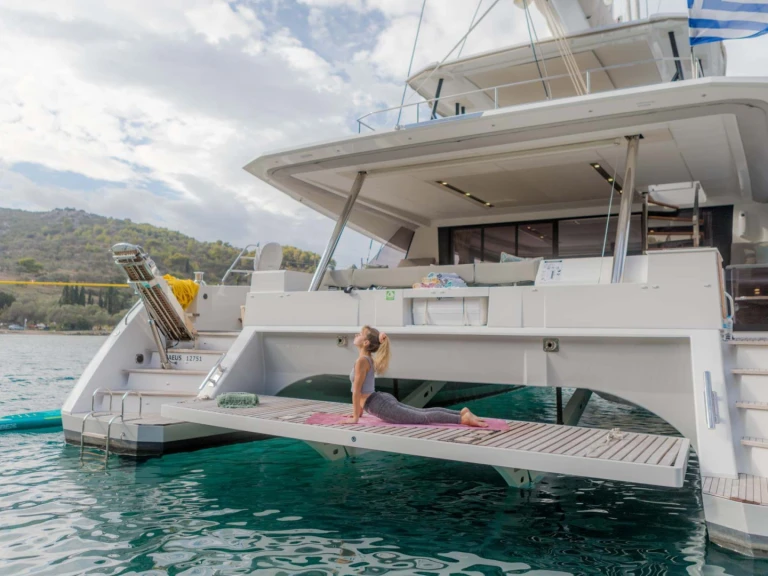 Ein Fountaine Pajot NAMASTE (SAMANA) mieten in Piräus