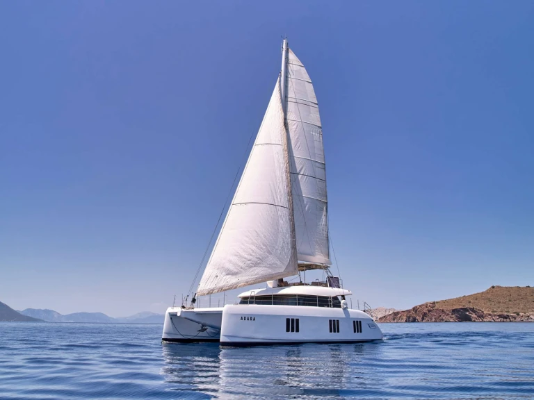 Ein Sunreef ADARA mieten in Athen