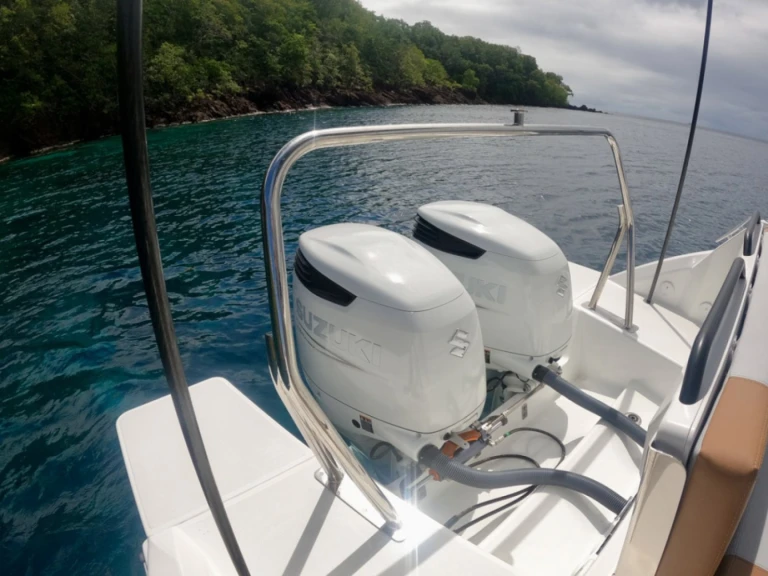 Motorboot mit oder ohne Skipper Bénéteau mieten in Les Trois-Îlets