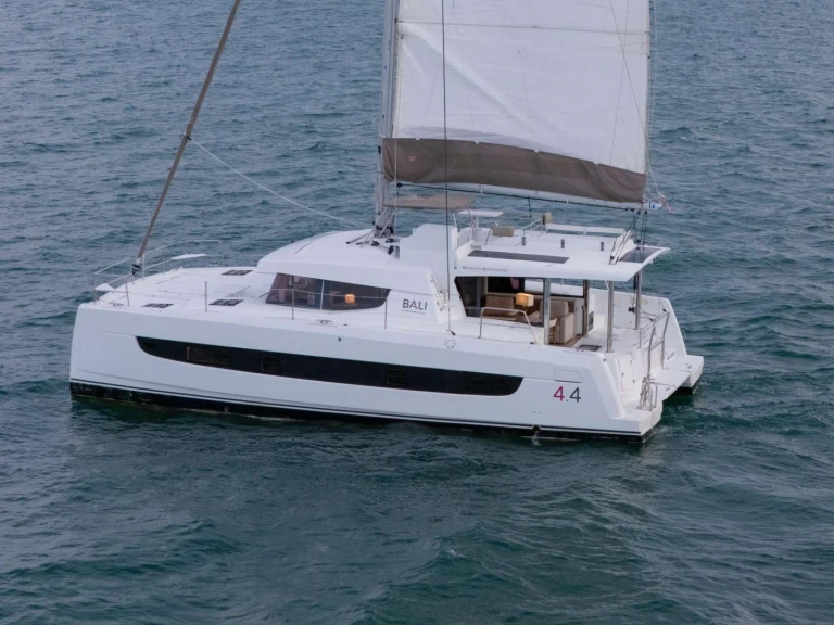 Boot mieten Belize günstig LUNARA (Formerly Point Clear)