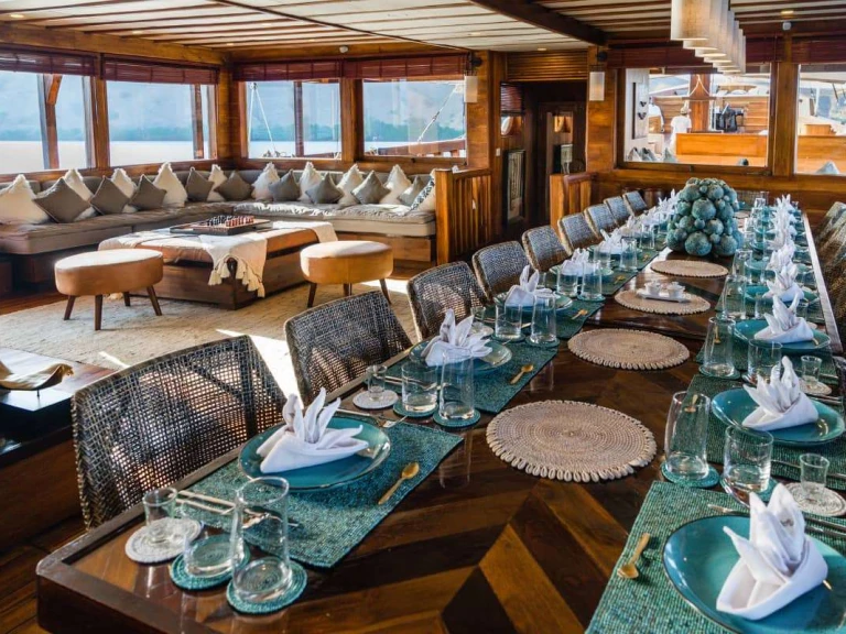 Yacht mieten in Labuan Bajo -  Prana by Atzaro