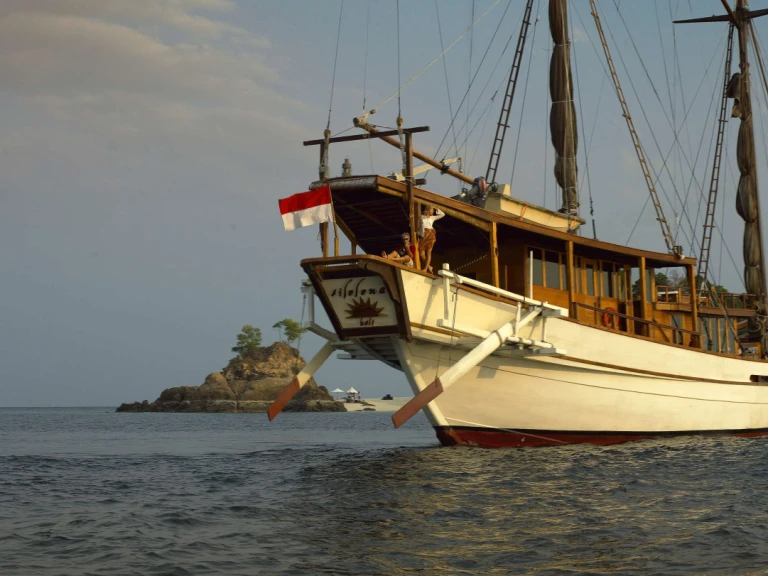 Boot mieten Labuanbajo günstig Silolona