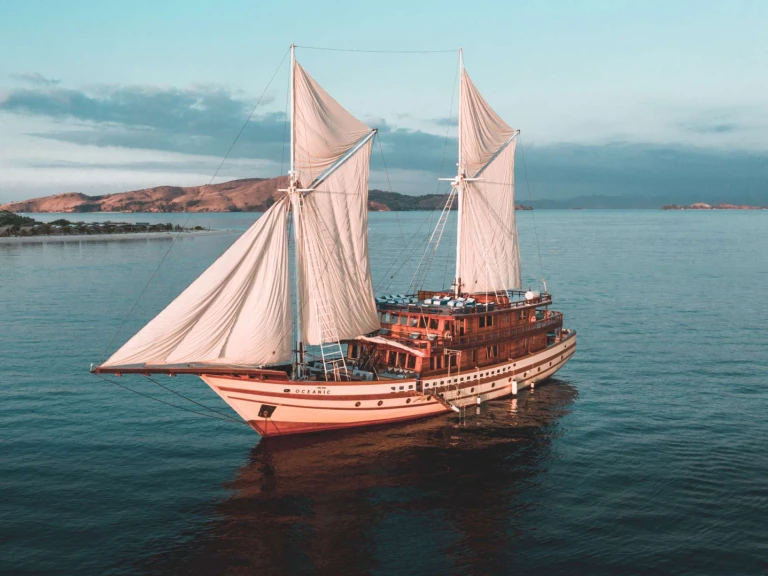Bootsverleih  THE MAJ OCEANIC Labuan Bajo Samboat