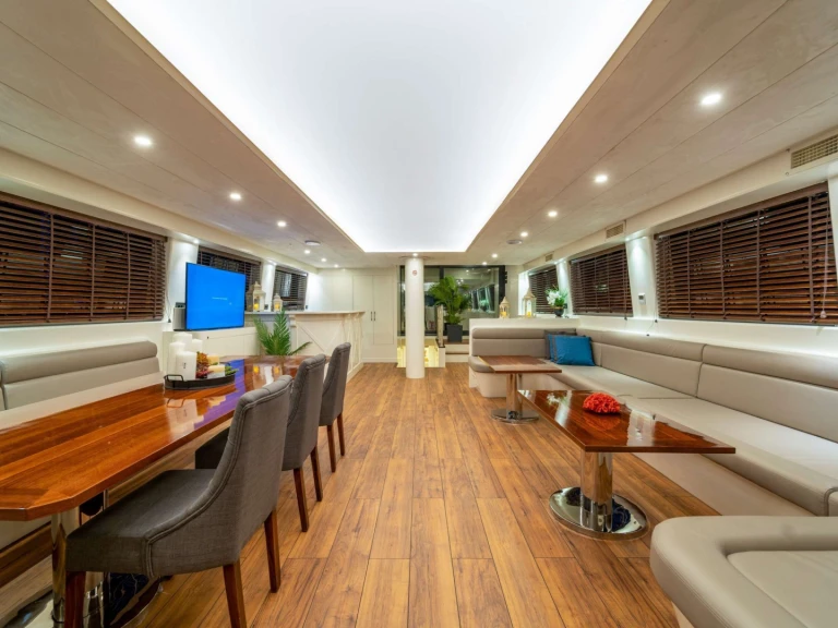 Vermietung Yacht Custom mit Führerschein