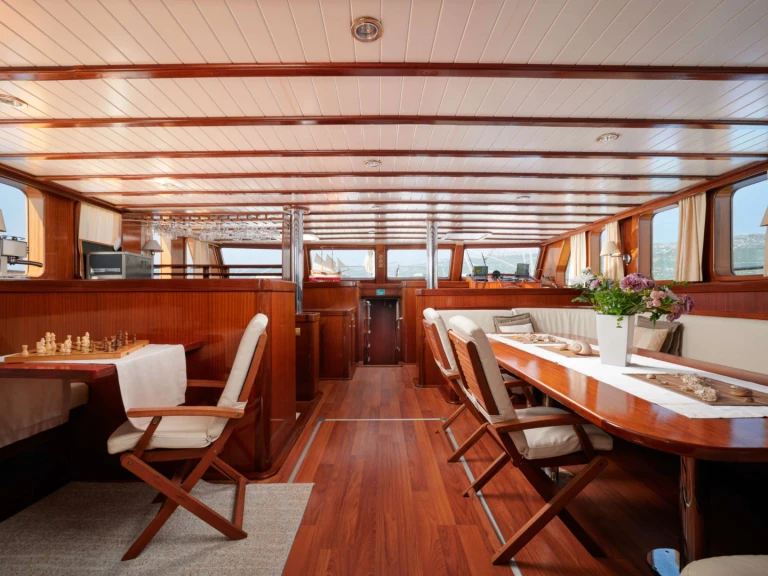 Yacht mieten in Kaštel Gomilica zum besten Preis
