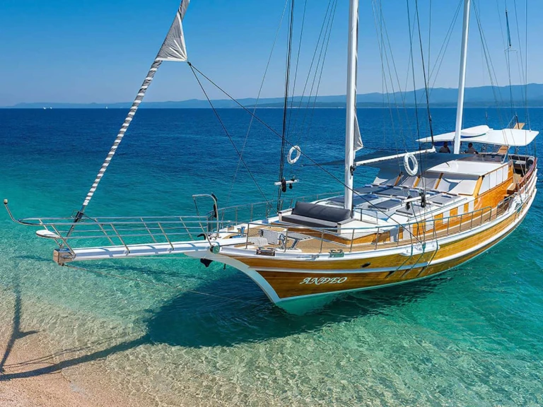 Ein Custom Anđeo mieten in Kroatien