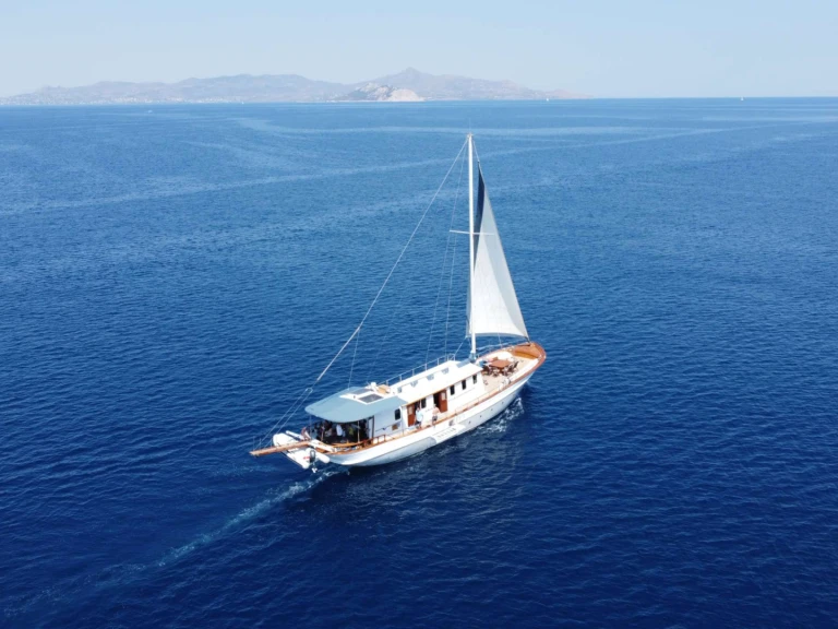 Yacht mieten in Álimos - Custom COSMOS