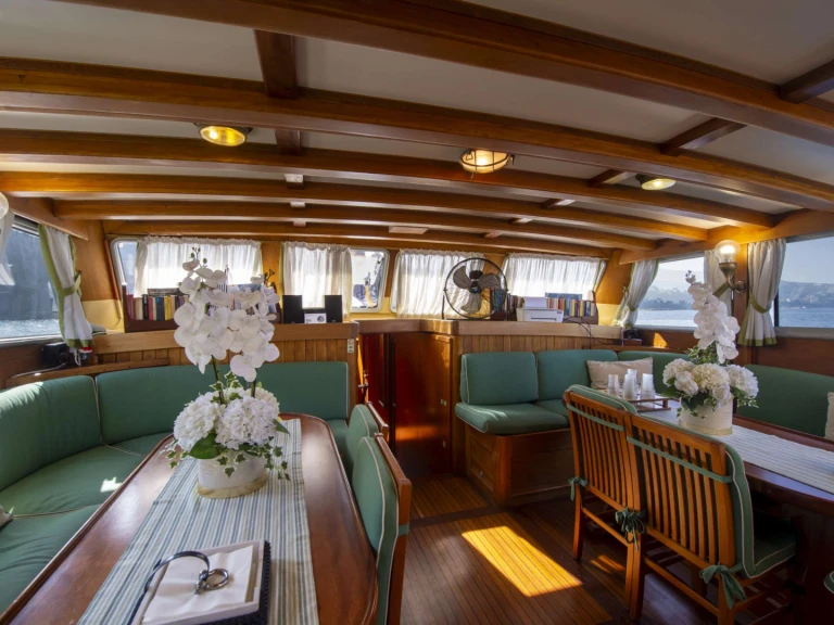 Yacht mieten in Castellammare di Stabia zum besten Preis